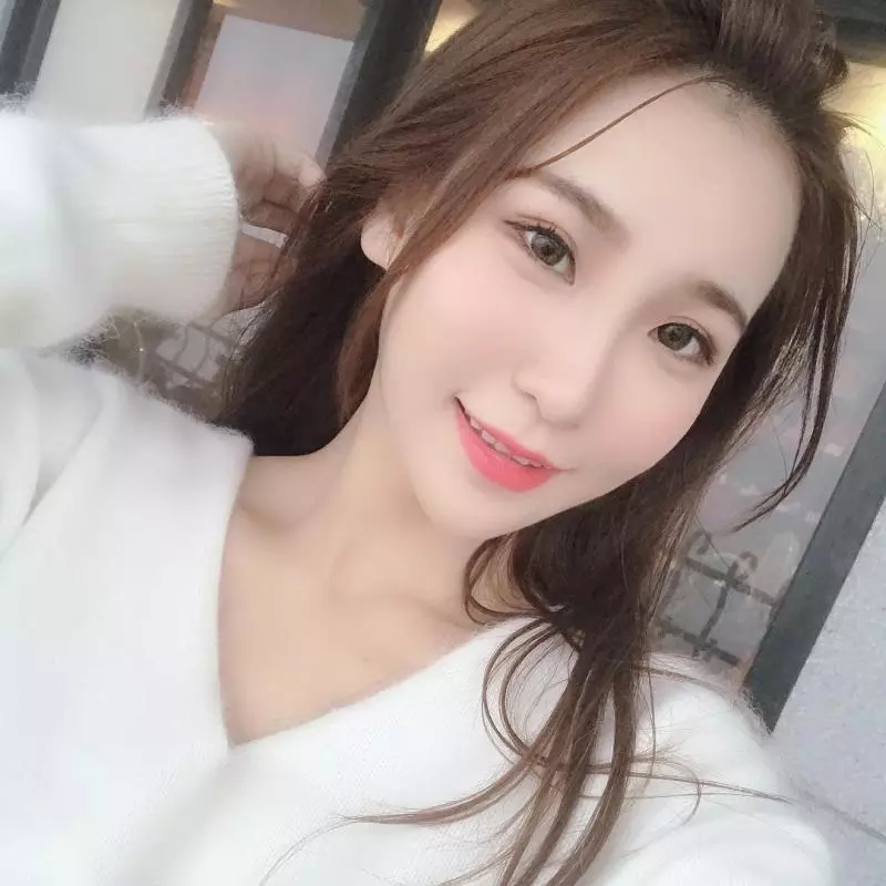 根本台灣維納斯!甜美模特「余納斯」水汪大眼無辜惹人愛,火辣曲線眷顧著所有粉絲!