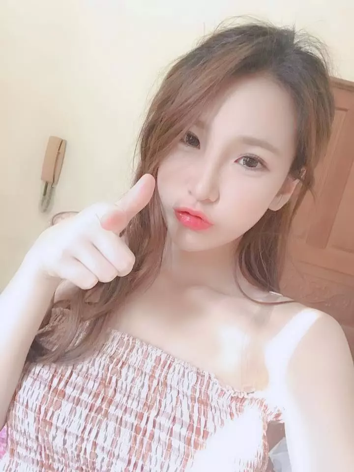根本台灣維納斯!甜美模特「余納斯」水汪大眼無辜惹人愛,火辣曲線眷顧著所有粉絲!