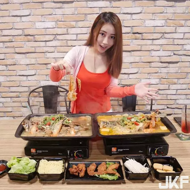 超美「驗光師」Reiiko Yuii,上圍豐滿、腰線完美、甜美大眼:我現在就要配100副眼鏡!