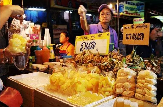 中國小伙第一次來泰國,體驗了晚上的夜生活!直呼:大家來了就不捨得走!