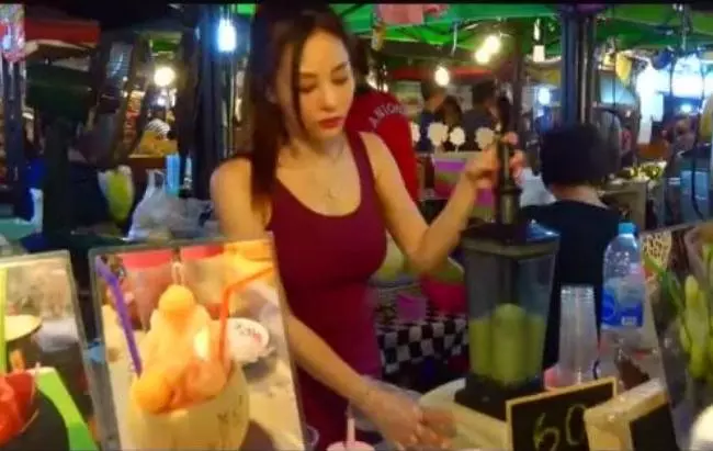 中國小伙第一次來泰國,體驗了晚上的夜生活!直呼:大家來了就不捨得走!
