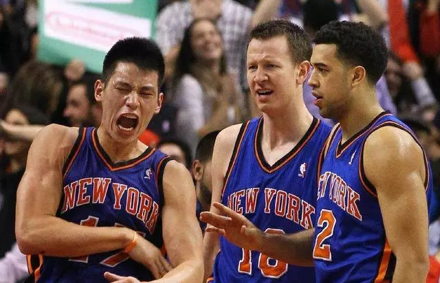 NBA底薪球員有多心酸?錢少坐冷板凳就算了,還吃隊友剩下的食物!