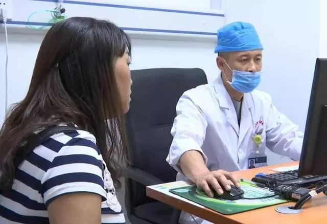 42歲大叔娶24歲嬌妻,新婚夜卻被送進醫院,醫生:激動也要有分寸!