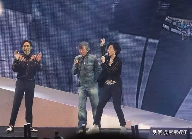 人老心不老!葉蒨文58歲生日「與90歲老母齊露面」團圓就是福,「精心打扮手捧鮮花」活成少女模樣~~