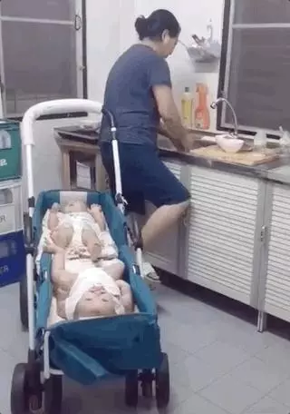誰說婆婆一定不講理?媳婦不放心「婆婆帶雙胞胎女兒」突襲檢查!打開視訊羞愧大哭