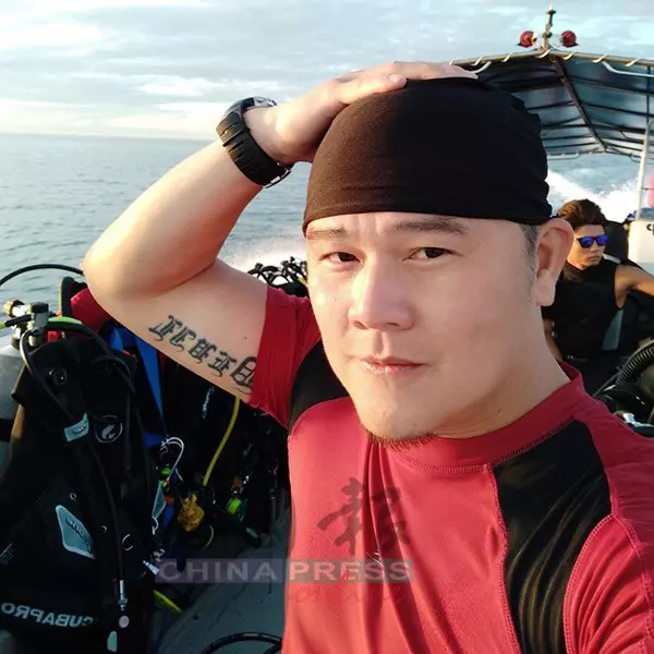 轎車失控撞樹 情侶共赴黃泉