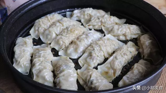金針菇最好吃的做法,不塞牙易消化,加花生簡單一做,全家都愛吃