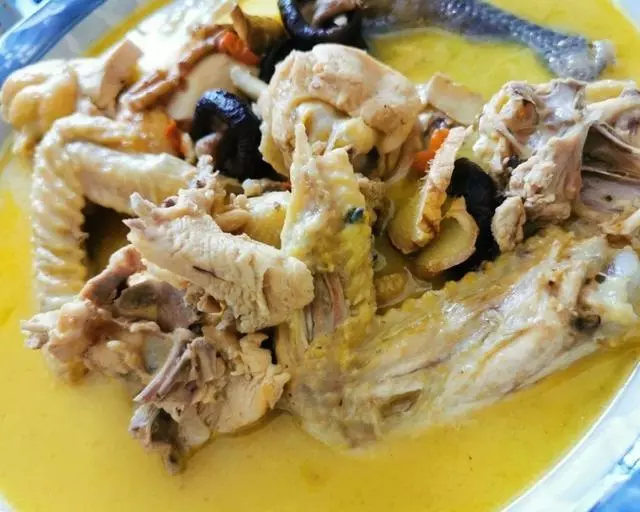 燉雞湯,最忌直接燉!飯店大廚:多加一步,雞肉香嫩無腥味