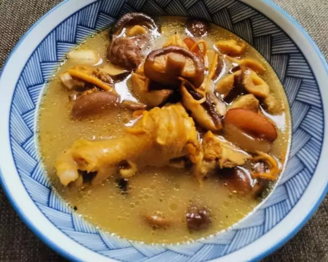 燉雞湯,最忌直接燉!飯店大廚:多加一步,雞肉香嫩無腥味