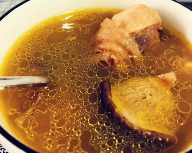 燉雞湯,最忌直接燉!飯店大廚:多加一步,雞肉香嫩無腥味