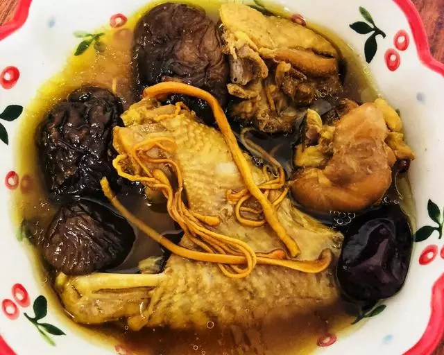 燉雞湯,最忌直接燉!飯店大廚:多加一步,雞肉香嫩無腥味