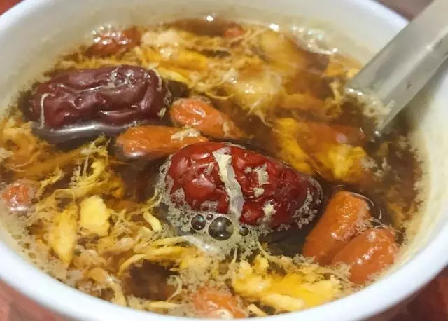 紅糖雞蛋水,女生要多喝,隔三差五來一碗,臉色紅潤還養顏