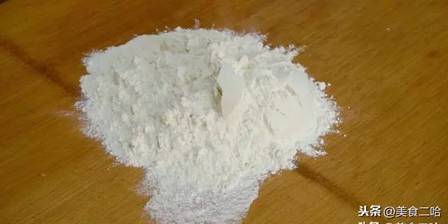 用菠菜做面居然這麼好吃,不用榨汁,酸辣清口,好吃到給肉都不換