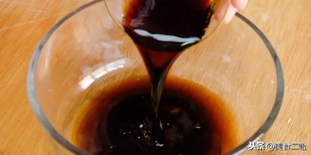 用菠菜做面居然這麼好吃,不用榨汁,酸辣清口,好吃到給肉都不換