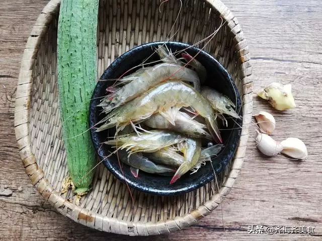 晚餐不知道吃啥?這道菜簡單快手,葷素搭配營養均衡,10分鐘上桌