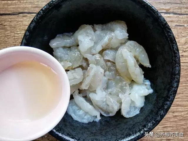 晚餐不知道吃啥?這道菜簡單快手,葷素搭配營養均衡,10分鐘上桌