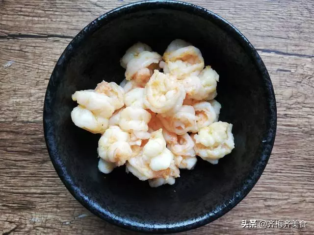 晚餐不知道吃啥?這道菜簡單快手,葷素搭配營養均衡,10分鐘上桌