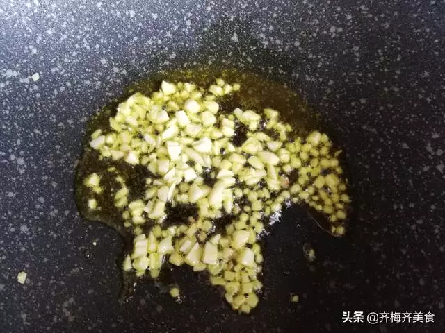 晚餐不知道吃啥?這道菜簡單快手,葷素搭配營養均衡,10分鐘上桌