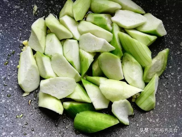 晚餐不知道吃啥?這道菜簡單快手,葷素搭配營養均衡,10分鐘上桌