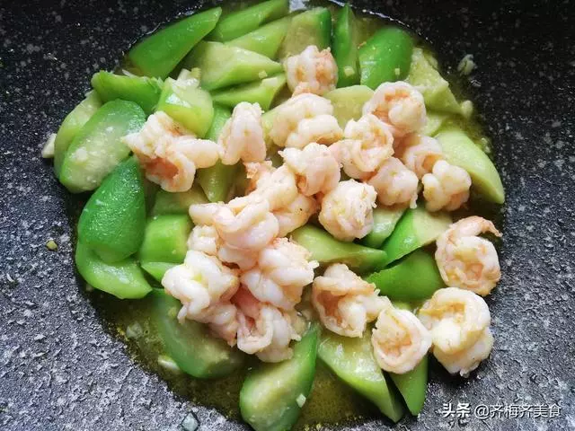晚餐不知道吃啥?這道菜簡單快手,葷素搭配營養均衡,10分鐘上桌