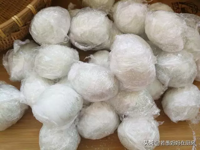 腌制鹹鴨蛋好吃有秘訣,無需黃泥,無需鹽水,個個起沙流油,真香