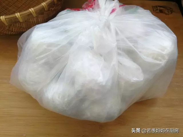 腌制鹹鴨蛋好吃有秘訣,無需黃泥,無需鹽水,個個起沙流油,真香