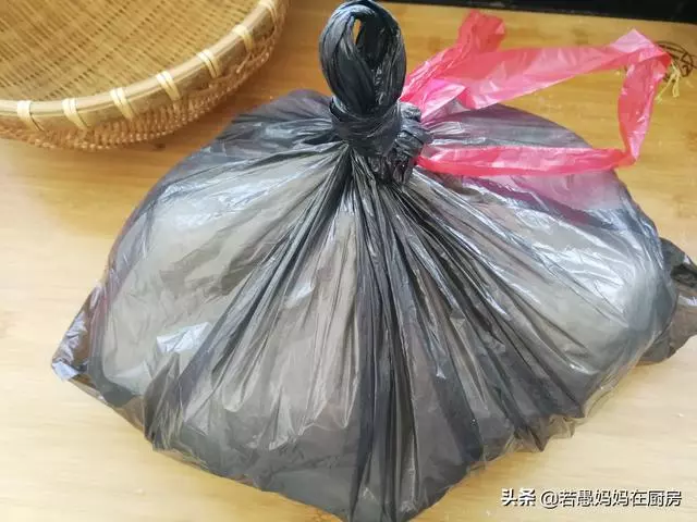 腌制鹹鴨蛋好吃有秘訣,無需黃泥,無需鹽水,個個起沙流油,真香