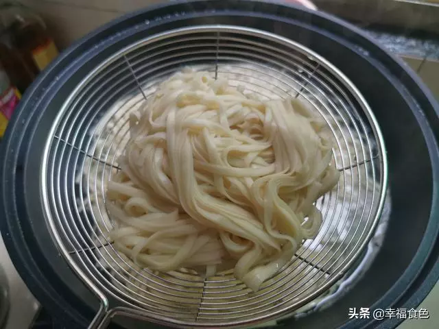 麵條這樣做,很多人都喜歡,簡單又快手,而且吃不膩