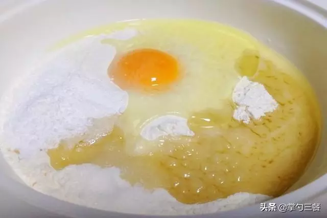 想吃油條不要再買了,教你一個簡單易學的做法,酥鬆綿軟乾淨衛生