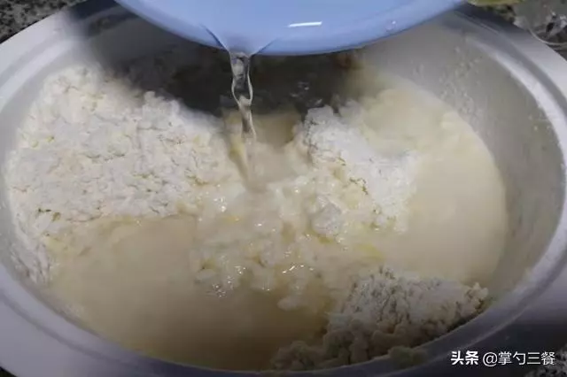 想吃油條不要再買了,教你一個簡單易學的做法,酥鬆綿軟乾淨衛生