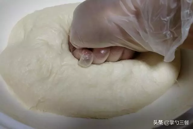 想吃油條不要再買了,教你一個簡單易學的做法,酥鬆綿軟乾淨衛生