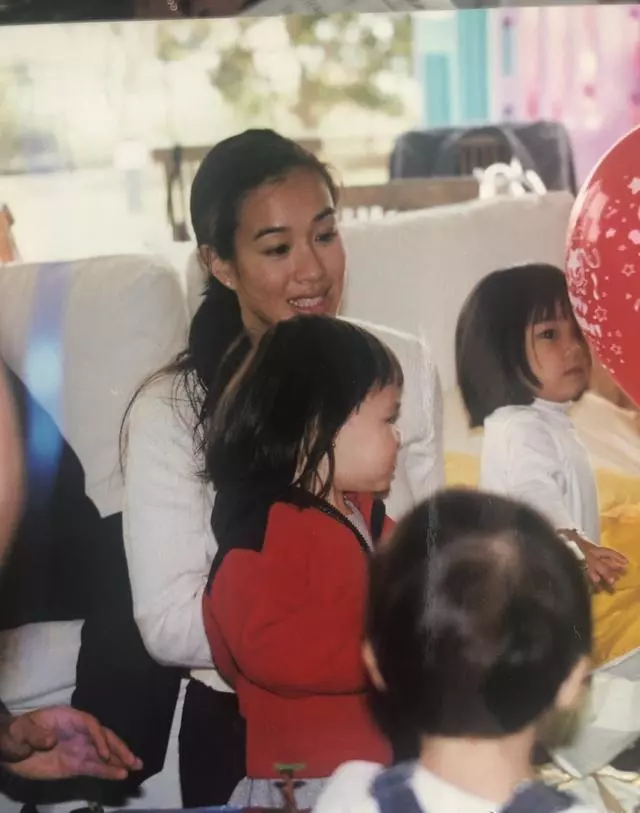 鍾麗緹大女兒曬美照九宮格,身材豐腴但畫風小清新,滿臉雀斑搶鏡