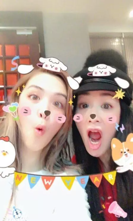 鍾麗緹大女兒曬美照九宮格,身材豐腴但畫風小清新,滿臉雀斑搶鏡