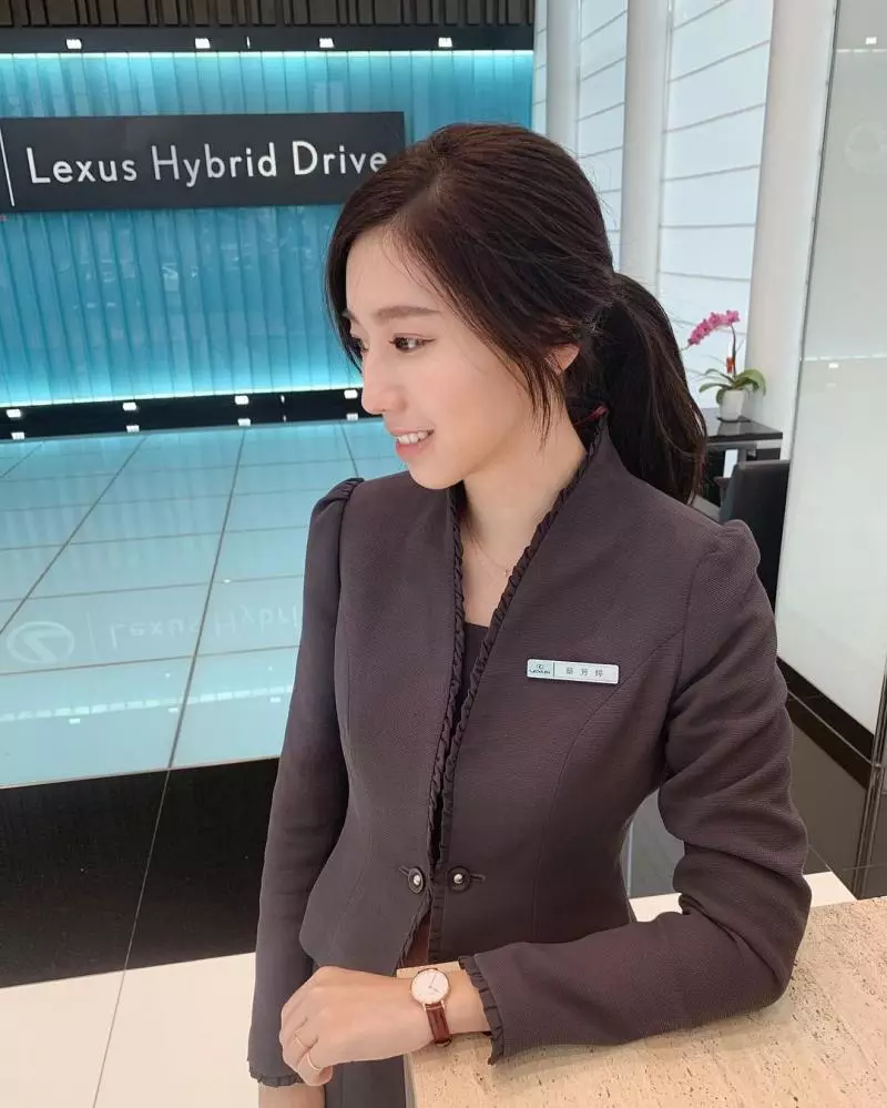 必須即刻入主!LEXUS「氣質業助」蔡芳婷出國度假大曬火辣身材!