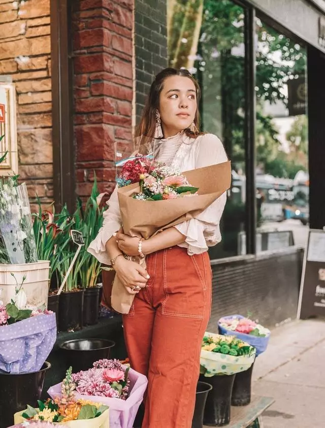 鍾麗緹大女兒曬美照九宮格,身材豐腴但畫風小清新,滿臉雀斑搶鏡