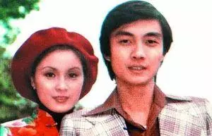 劉松仁小20歲空姐嬌妻近照曝光,當年比劉德華還要紅,如今娶空姐生活幸福!