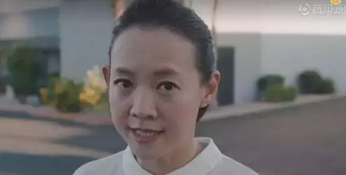 47歲曾寶儀「素顏近照曝光」皺紋明顯娃娃臉不再,堅持「自然蒼老」網友:和曾志偉越來越像!