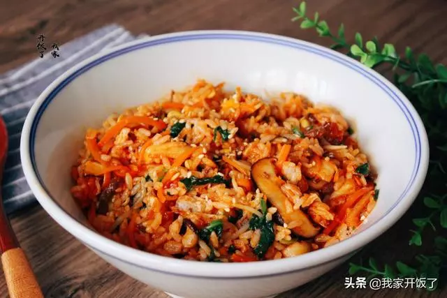 這飯拌一拌就上桌,比燜飯好吃,比煲仔飯簡單,熱量低,懶人必學