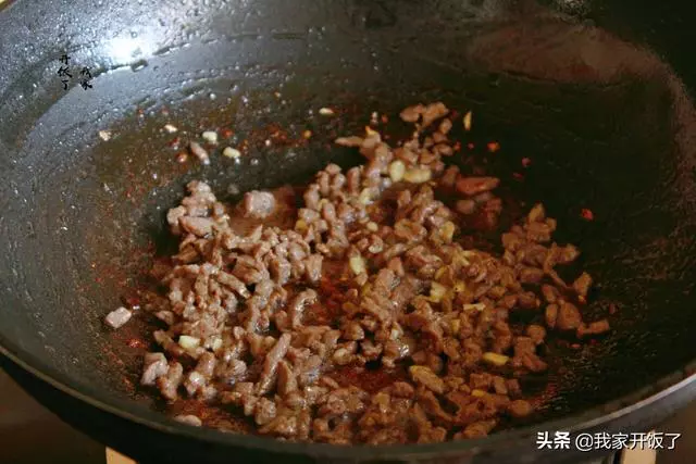 這飯拌一拌就上桌,比燜飯好吃,比煲仔飯簡單,熱量低,懶人必學