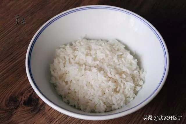 這飯拌一拌就上桌,比燜飯好吃,比煲仔飯簡單,熱量低,懶人必學