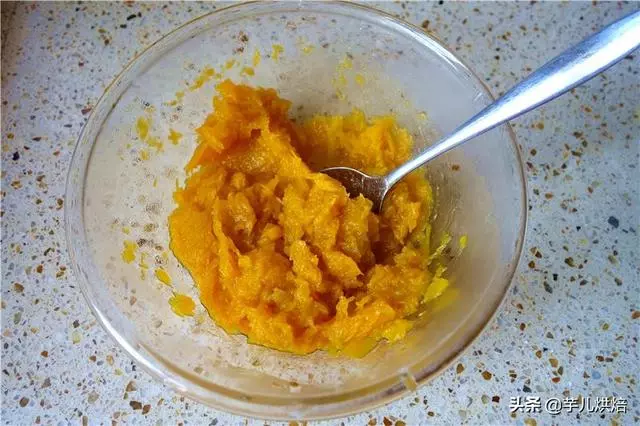 教你不用發麵的南瓜饅頭做法,不加一滴水,鬆軟香甜,比麵包好吃
