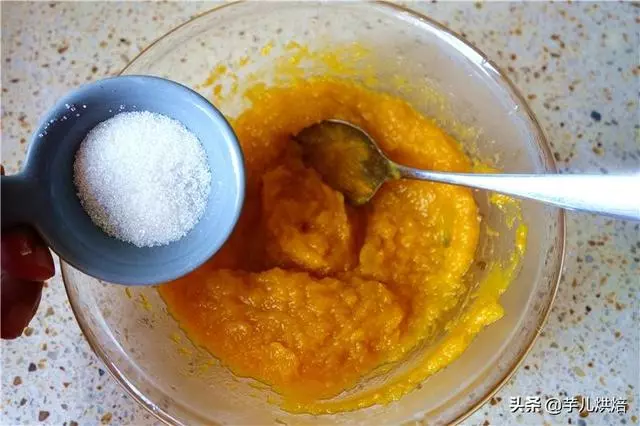 教你不用發麵的南瓜饅頭做法,不加一滴水,鬆軟香甜,比麵包好吃