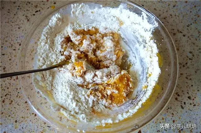 教你不用發麵的南瓜饅頭做法,不加一滴水,鬆軟香甜,比麵包好吃