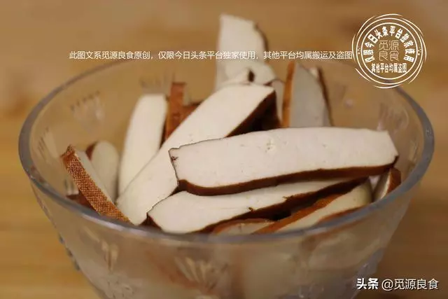 試試這樣做,四季豆油炸後焯水汆燙,縮短烹調時間還不影響口感