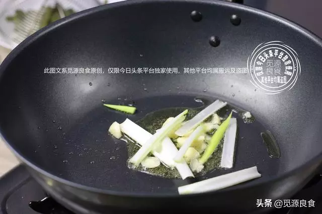 試試這樣做,四季豆油炸後焯水汆燙,縮短烹調時間還不影響口感