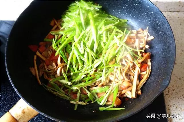 豆腐乾這麼做,上桌被瘋搶,一盤不夠吃,下飯又下酒,家人吃不夠