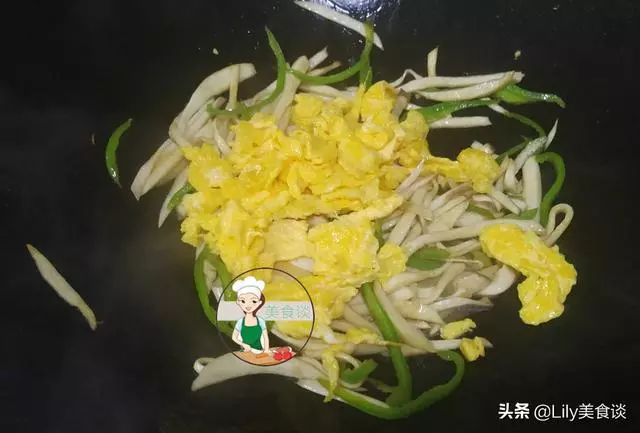 這三樣菜一起炒,實在太鮮美了,隔三差五做給孩子吃,營養又美味