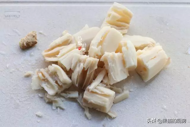 燉湯店老闆說蓮藕綠豆湯加了它,益氣健脾,味道還特別香,快試試
