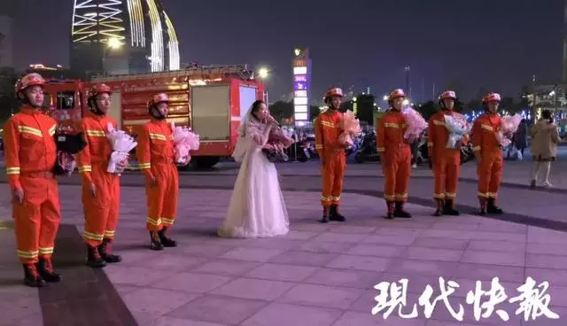 男友沒空娶我!女友披婚紗「跨越400公里求婚」男友轉頭哭了「當場跪地」:真的很對不起 !