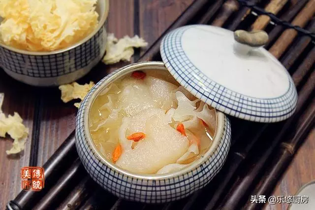 6道用電飯鍋燉的湯,把食材放鍋里,一鍵即成,秋天乾燥要多喝湯